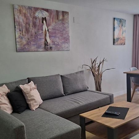 El Rinconcito De Mary Apartment เบนัลมาเดนา ภายนอก รูปภาพ
