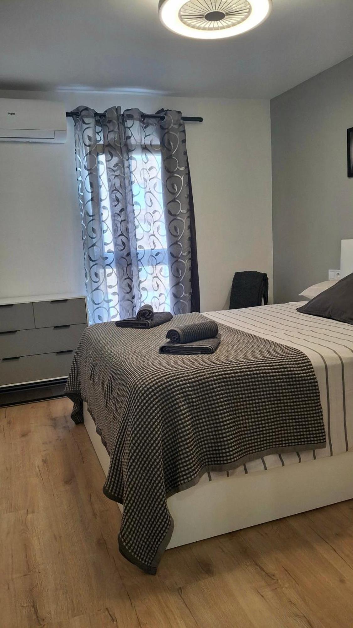 El Rinconcito De Mary Apartment เบนัลมาเดนา ภายนอก รูปภาพ
